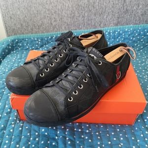Gucci low top sneakers